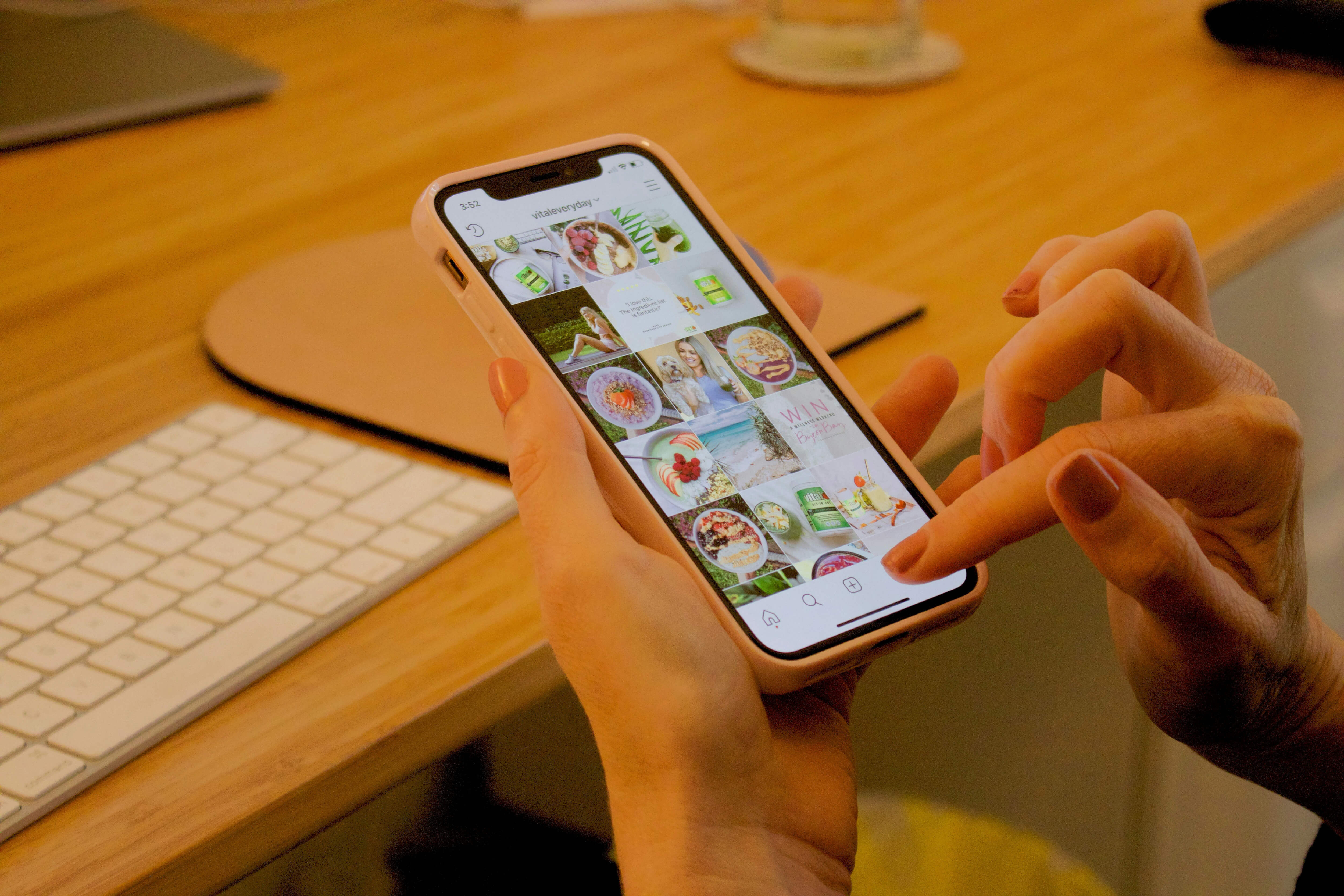 Tela de celular com perfil do Instagram aberto