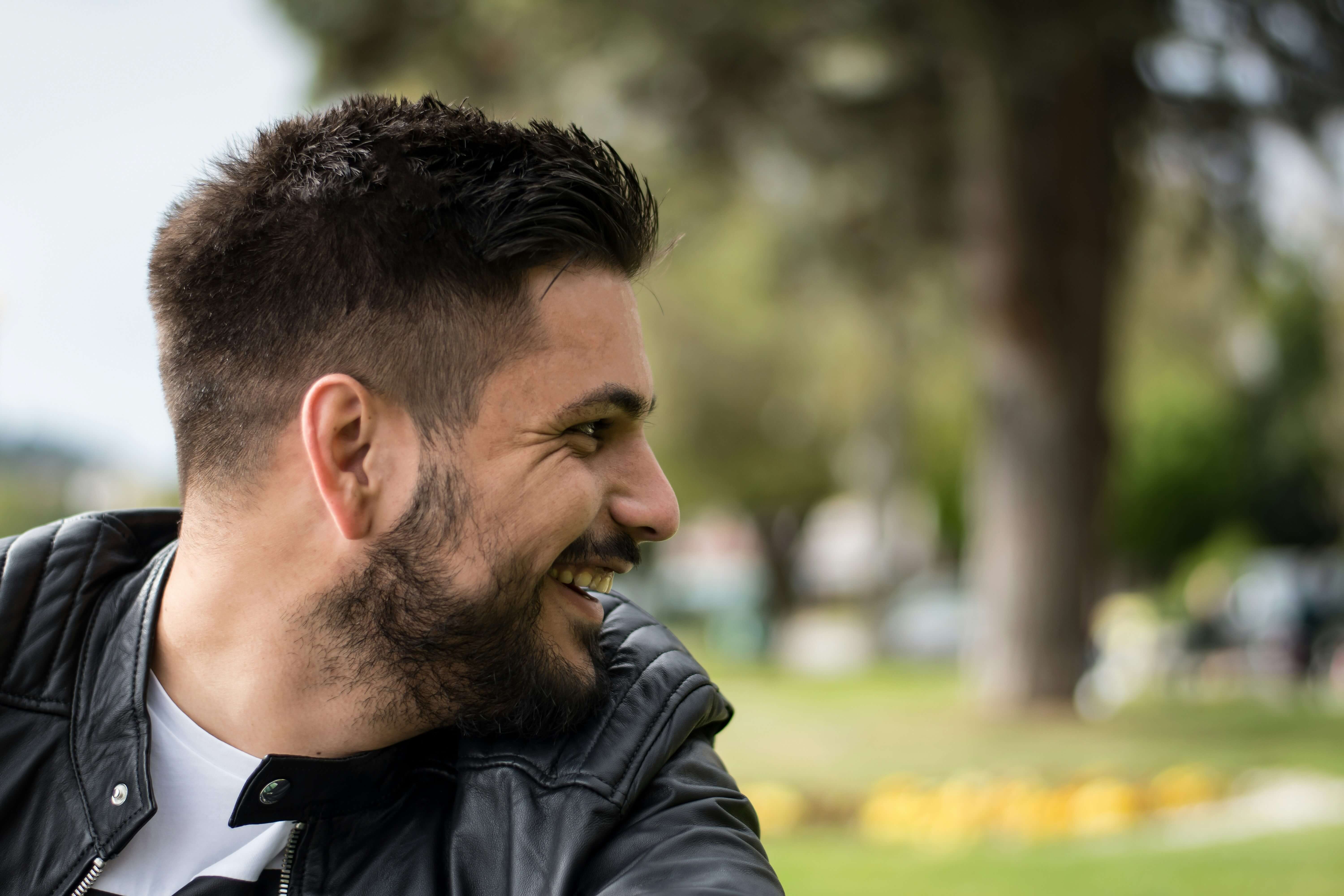 Foto de um homem sozinho